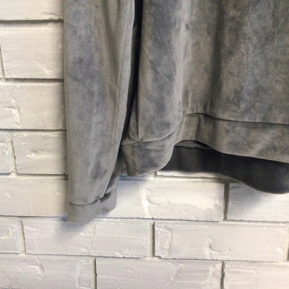 JUICY COUTURE VELOUR LONG SLEEVED SWEATSHIRT SIZE MEDIUM - Picture 4 of 8